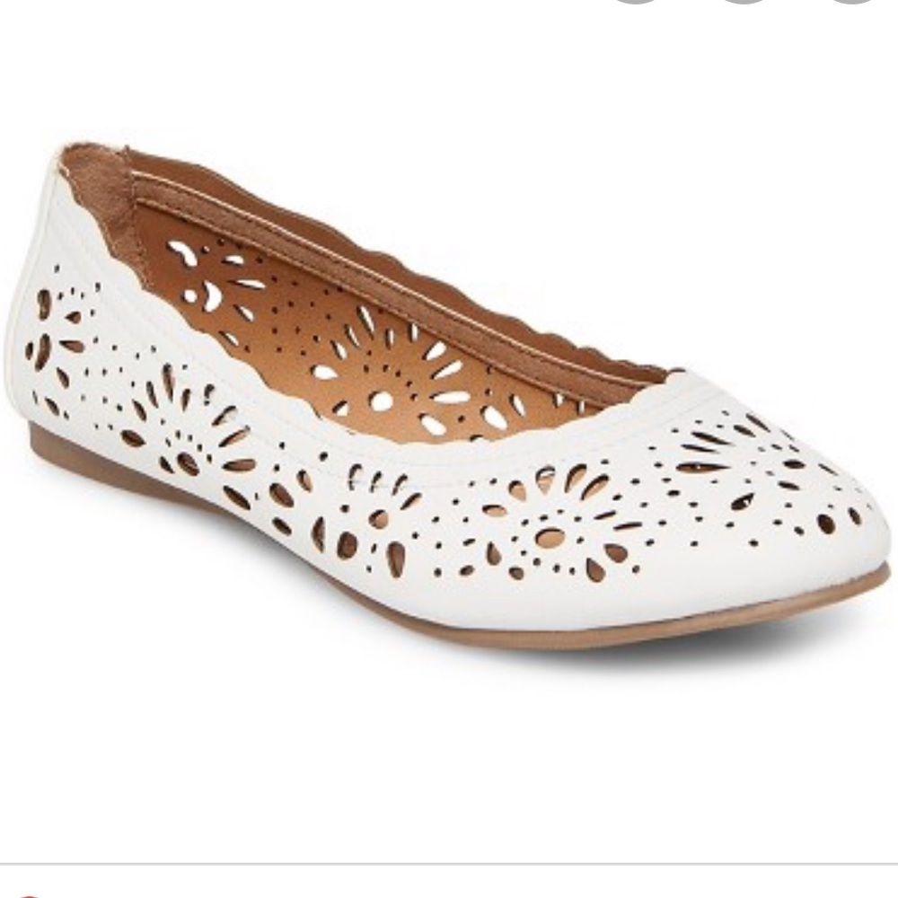 NWT White Laser Cut Round Toe Ballet Flats
